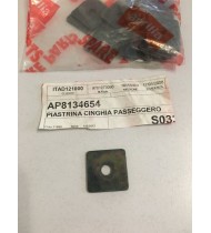 AP8134654 PIASTRINA CINGHIA PASSEGGERO ORIGINALE APRILIA RSV 1000 TUONO 1000 AP8134654 PIASTRINA CINGHIA PASSEGGERO ORIGINALE APRILIA RSV 1000 TUONO 1000