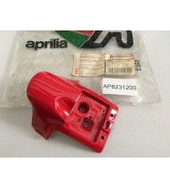 AP8231200 COPRICERNIERA SELLA APRILIA SCARABEO 50 1993-1997 VERNICIATO ROSSO ACCESO