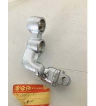43510-49300 STAFFA SUPPORTO PEDANA ANT. DX ORIGINALE SUZUKI GSX 750 1000 1982-1983 43510-49300 STAFFA SUPPORTO PEDANA ANT. DX ORIGINALE SUZUKI GSX 750 1000 1982-1983